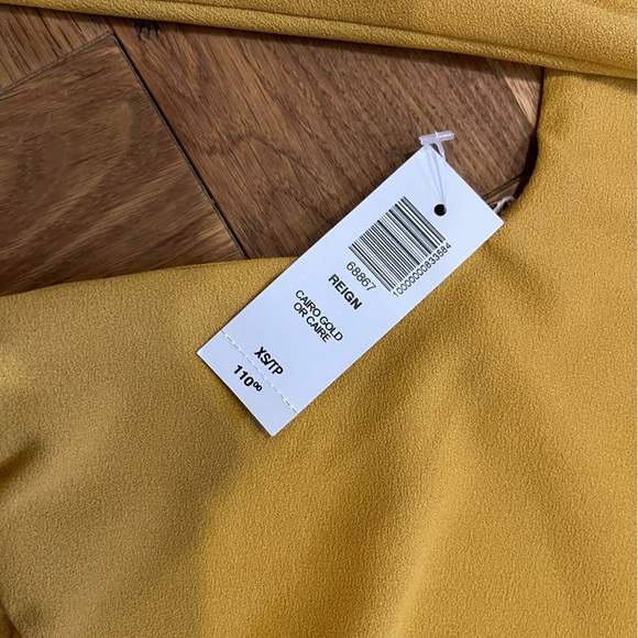 Aritzia blouse - Picture 2 of 9